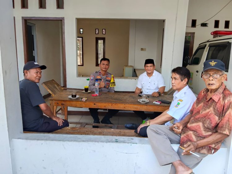 Bhabinkamtibmas Serang Baru Perkuat Kamtibmas Bersama Warga Nagasari