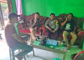 Jaga Jakarta Jaga Bekasi, Bhabinkamtibmas Cabangbungin Ajak Warga Setialaksana Rawat Kerukunan dan Kewaspadaan