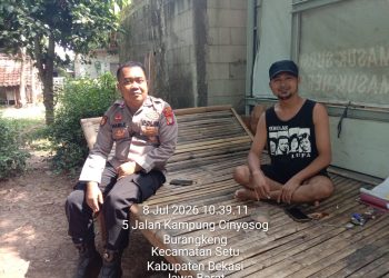 Sambang Warga Burangkeng, Kapolsubsektor Bekasi Timur Regensi Ajak Masyarakat Perkuat Ronda Malam