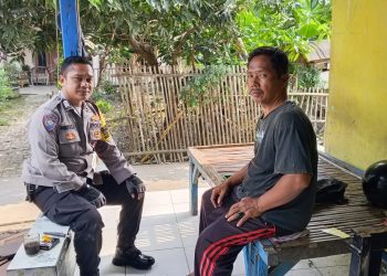JAGA JAKARTA ON THE SPOT, Bhabinkamtibmas Tambelang Sambangi Warga Sukawangi Perkuat Kamtibmas