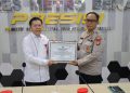 Dedikasi Melayani Masyarakat, Polres Metro Bekasi Raih Presisi Award dari LEMKAPI