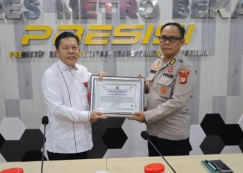 Dedikasi Melayani Masyarakat, Polres Metro Bekasi Raih Presisi Award dari LEMKAPI