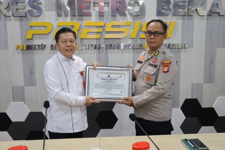 Dedikasi Melayani Masyarakat, Polres Metro Bekasi Raih Presisi Award dari LEMKAPI