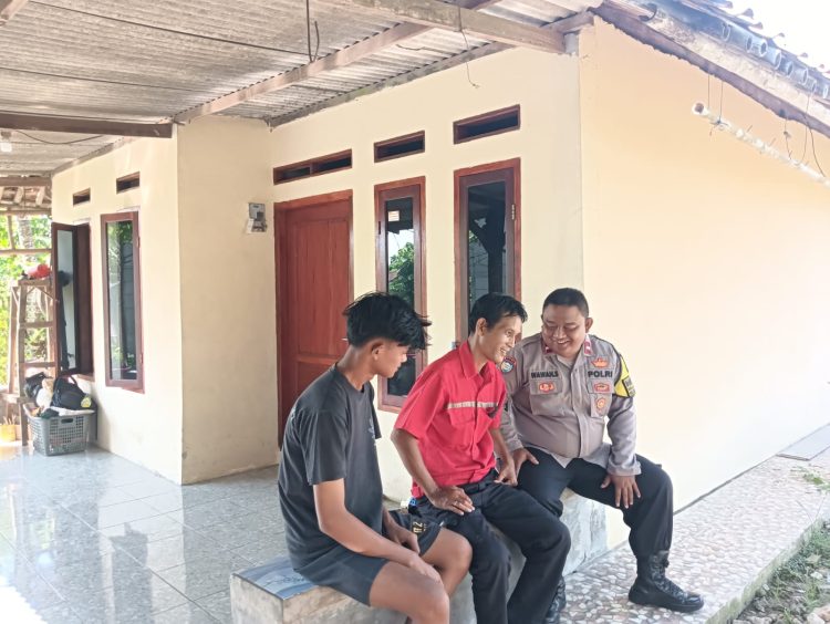 Bhabinkamtibmas Kedungwaringin Ajak Warga Karangmekar Aktifkan Siskamling Demi Lingkungan yang Lebih Aman
