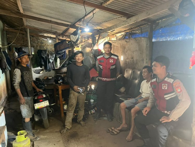 JAGA JAKARTA ON THE SPOT: Patroli Dialogis Polres Metro Bekasi Ajak Warga Waspada Kejahatan dan Manfaatkan Layanan 110