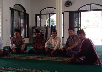 Safari Jumat di Sukaragam, Bhabinkamtibmas Ajak Warga Hidupkan Kembali Satkamling