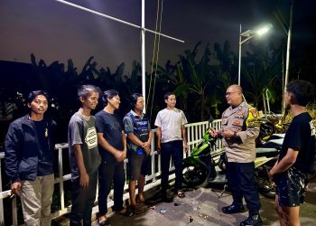 Bhabinkamtibmas Desa Waringinjaya Ajak Pemuda Hindari Narkoba dan Nongkrong Larut Malam