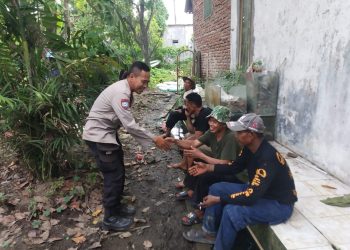 Bhabinkamtibmas Desa Sumbersari Sambangi Warga, Sampaikan Pesan Kamtibmas dan Sosialisasi Layanan Kepolisian