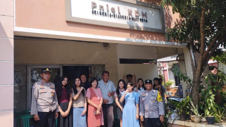 Polsek Cikarang Pusat Laksanakan Pengamanan Ibadah Minggu di GPDI Pniel Deltamas