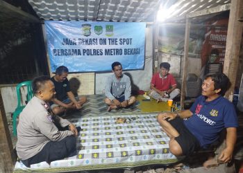 Bhabinkamtibmas Desa Kedungwaringin Ajak Warga Perkuat Siskamling Melalui Program Jaga Bekasi On The Spot