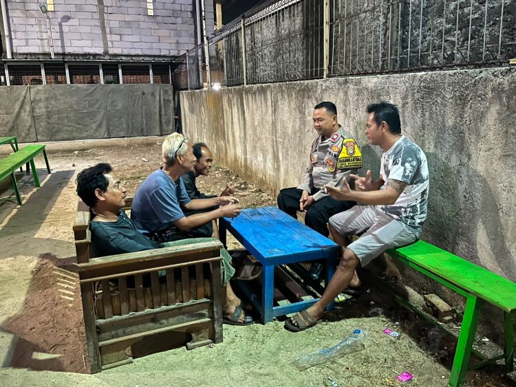 JAGA BEKASI ON THE SPOT, Bhabinkamtibmas Polsek Kedungwaringin Ajak Warga Bojongsari Jaga Kamtibmas
