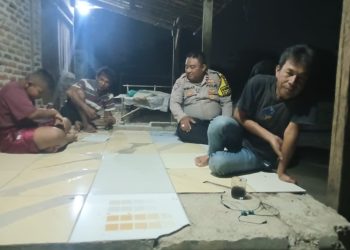 JAGA BEKASI ON THE SPOT, Bhabinkamtibmas Polsek Kedungwaringin Sambangi Warga Karangmekar