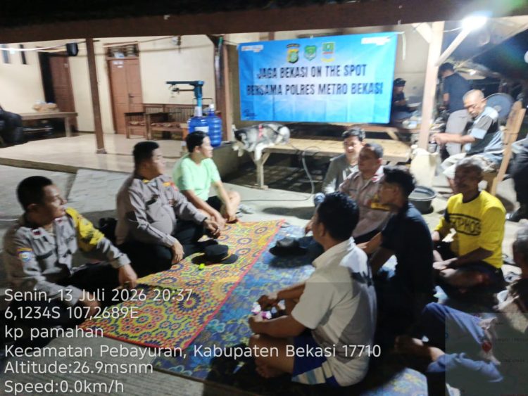 JAGA BEKASI ON THE SPOT, Polsek Pebayuran Ajak Warga Sumberurip Perkuat Siskamling