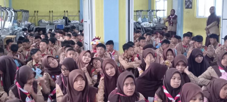 JAGA JAKARTA ON THE SPOT: Police Goes to School, Polsek Serang Baru Bekali Pelajar SMP Insan Cendekia Cegah Tawuran dan Narkoba