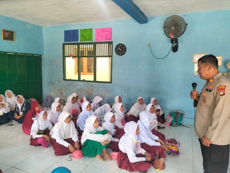 JAGA JAKARTA ON THE SPOT: Police Goes to School, Polsek Cikarang Timur Ajak Pelajar MTs Darunida Jauhi Bullying, Narkoba, dan Tawuran