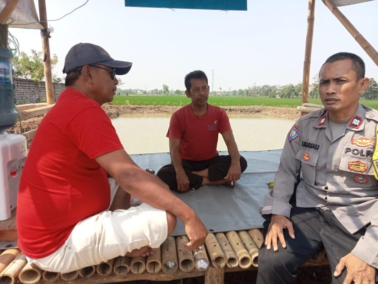 JAGA JAKARTA ON THE SPOT: Bhabinkamtibmas Mekarjaya Sambangi Warga, Perkuat Kepedulian Menjaga Kamtibmas