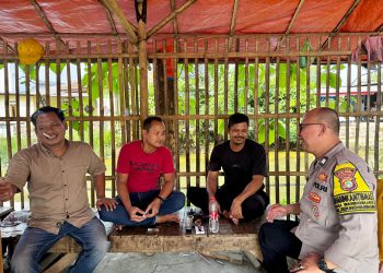 JAGA JAKARTA ON THE SPOT: Bhabinkamtibmas Waringinjaya Ajak Tokoh Masyarakat Jaga Kamtibmas Jelang Pilkades