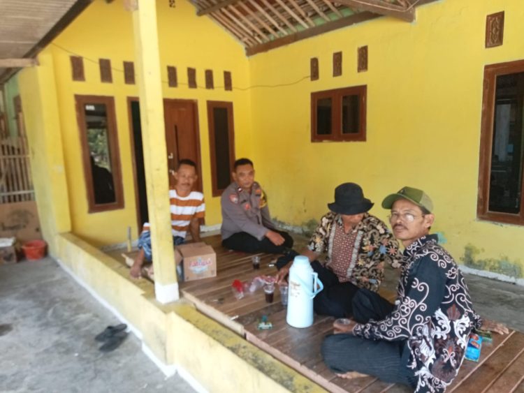 JAGA JAKARTA ON THE SPOT: Bhabinkamtibmas Lenggahsari Ajak Warga Perkuat Kerukunan dan Kepedulian Kamtibmas