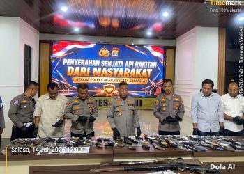 Sinergi Kamtibmas: Warga Mesuji Serahkan 80 Senpira dan 85 Amunisi ke Polres Mesuji