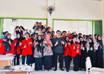 Mahasiswa UNTAG Surabaya Edukasi Literasi Digital dan Pencegahan Cyberbullying di SMK Miftahul Ulum Melirang