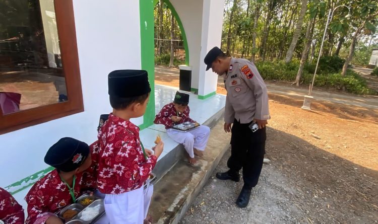 Distribusi 10.912 Porsi Makan Bergizi Gratis di Ngadirojo Berjalan Lancar, Polsek Lakukan Monitoring Penuh