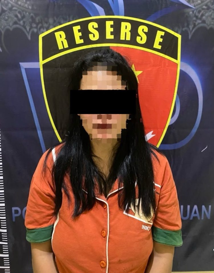 Rumah Diduga Jadi Tempat Penyalahgunaan Sabu Digerebek, Seorang IRT Diamankan Polsek Way Pengubuan