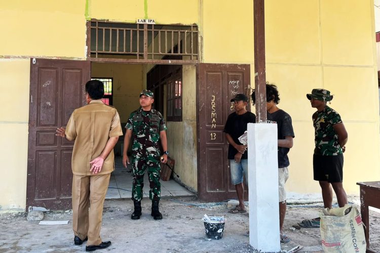 Letkol INF Bayu Prabowo Tinjau Rehabilitasi SMP Negeri Urumb Program KBSB TNI-AD 2026