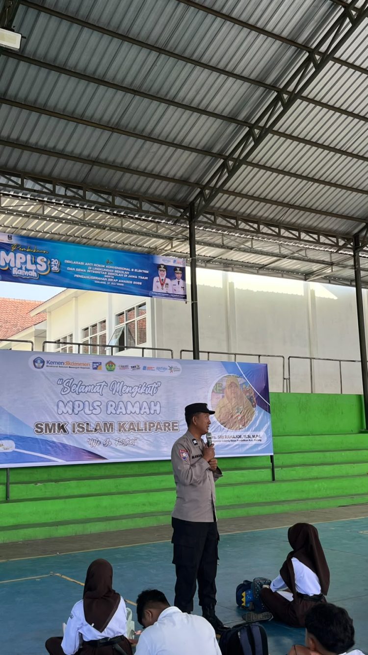 Polsek Kalipare Berikan Penyuluhan Kenakalan Remaja kepada 178 Siswa Baru SMK Islam Kalipare dalam Kegiatan MPLS