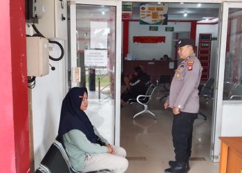 Menunggu Berobat, Warga Tiba-Tiba Disapa Polisi Ramah, Pesan yang Disampaikan Jadi Perhatian
