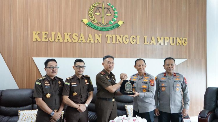 Perkuat Sinergitas Penegakan Hukum, Kapolda Lampung Silaturahmi ke Kejaksaan Tinggi
