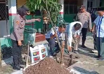 JAGA JAKARTA ON THE SPOT, Kapolsek Tambun Selatan Buka MPLS dan Luncurkan Bank Sampah Green Center