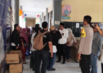 JAGA JAKARTA ON THE SPOT, Polri Kawal Penyampaian Aspirasi Orang Tua Calon Siswa di SMPN 6 Tambun Utara