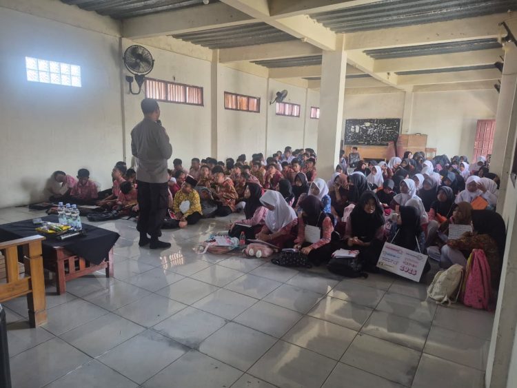 JAGA JAKARTA ON THE SPOT, Police Goes to School Bekali Pelajar MTs Dar El-Shofwah Cegah Bullying dan Kenakalan Remaja