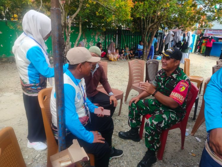 Pererat Sinergi dengan Warga, Babinsa Koramil 420-08/Tabir Laksanakan Komsos Bersama Linmas