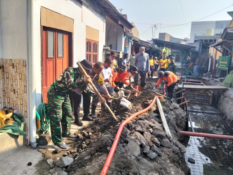 Hari Ini Sasaran TMMD Sengkuyung Tahap III TA. 2026 Kodim 0735 Surakarta Kerjakan Pasang Warmest dan Begesteng