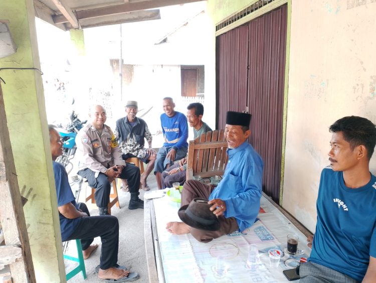 Patroli Sambang Jaga Jakarta Jaga Bekasi, Bhabinkamtibmas Srimahi Ajak Tokoh Masyarakat Cegah Kenakalan Remaja dan Kriminalitas