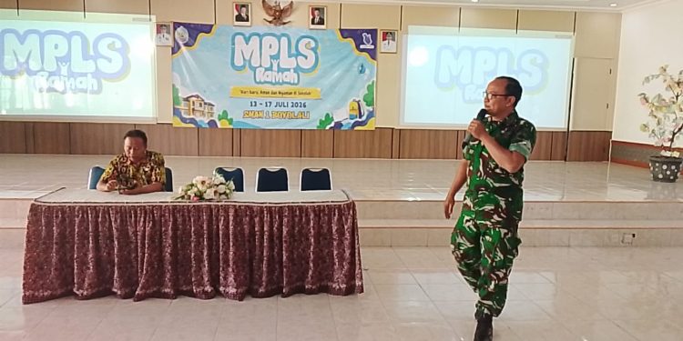 Danramil Kota Boyolali Tanamkan Jiwa Nasionalisme kepada Siswa Baru SMAN 1 Boyolali