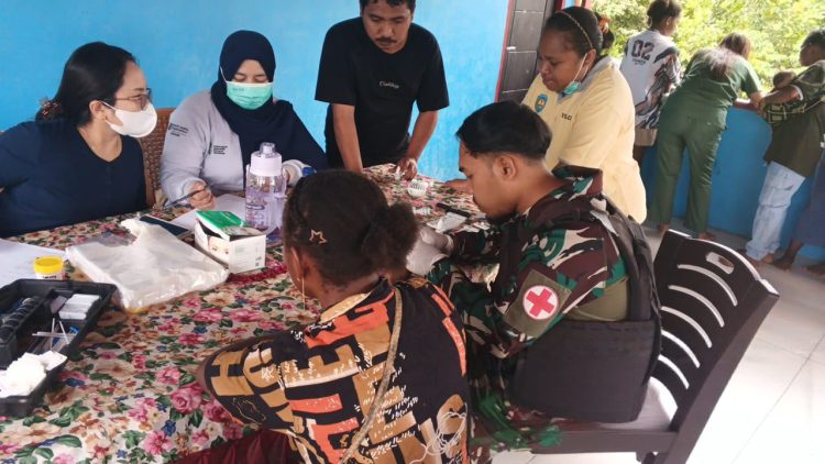 Satgas Pamtas Kewilayahan RI-PNG Yonif 410/Alg Peduli Kesehatan Dipelosok Timur Indonesia