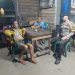 Sinergitas di Tengah Malam Bhabinkamtibmas Polsek Mandor Sambangi Warga, Sampaikan Himbauan Cegah Kejahatan