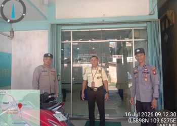 Di Siang Hari Samapta Polsek Menyuke Patroli Siang dan Berikan Imbauan Kamtibmas Kepada Warga
