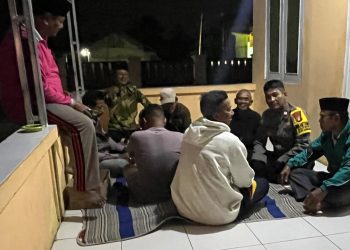 Patroli Jaga Jakarta Jaga Bekasi, Bhabinkamtibmas Sukatenang Sambangi Pos Satkamling
