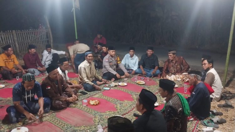 Patroli Jaga Jakarta Jaga Bekasi, Bhabinkamtibmas Sindangsari Hadiri Tahlilan Bersama Warga