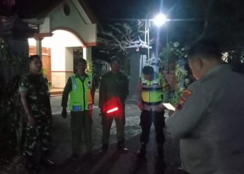 Patroli Malam, Babinsa dan Aparat keamnanan Bersatu Ciptakan Lingkungan Aman dan Nyaman