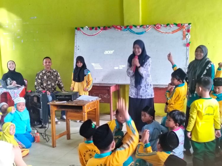 Bagian Gizi SPPG Sukoharjo III Berikan Pemahaman Gizi Kepada Siswa dan Guru