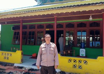 Pelayanan Tanpa Lelah, Polisi Amankan Sholat Jumat dan Pastikan Jamaah Beribadah dengan Nyaman