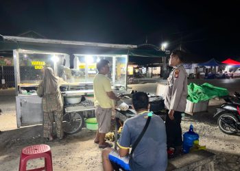 Waspada Kejahatan Malam! Polisi Rutin Sambangi Penjual Martabak di Wilayah Mandor