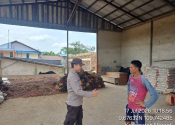 Polisi Datangi Warga Saat Patroli Siang, Pesan Bijak Bermedia Sosial Jadi Perhatian