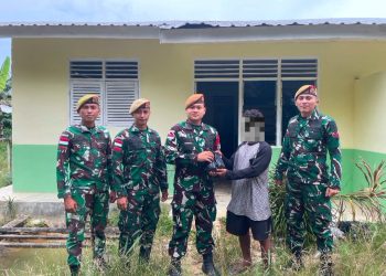 Satgas Pamtas RI-Malaysia Yonarmed 19/Bogani Terima Penyerahan Sisik Trenggiling dari Warga, Wujud Keberhasilan Pembinaan di Perbatasan