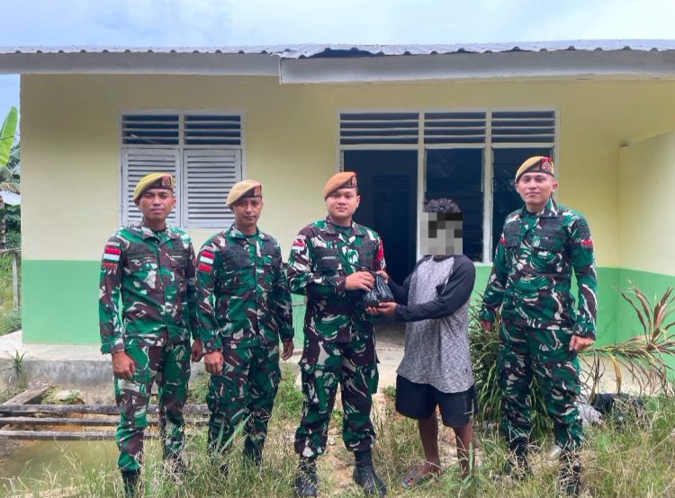Satgas Pamtas RI-Malaysia Yonarmed 19/Bogani Terima Penyerahan Sisik Trenggiling dari Warga, Wujud Keberhasilan Pembinaan di Perbatasan