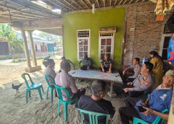 JAGA BEKASI ON THE SPOT, Kapolsek Pebayuran Perkuat Siskamling Bersama Warga Karang Patri